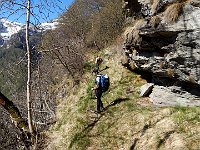 Abbandoniamo il ben marcato sentiero per la capanna Alva, per adentrarci in Val Lodrino  DSCN8151
