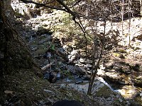 Al ruscello dobbiamo risalire qualche decina di metri per trovare dove passare  IMG 0597