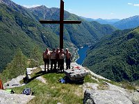 Ma ci fermiamo alla croce per un'altra foto  DSCN8426