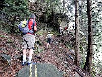 Il sentiero è stato bollato con segni gialli di vernice  DSCN8470