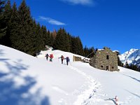 Si sale sulla sinistra dell'Alpe ormai diroccata  IMG 0140