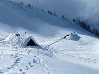 Il rifugio e baita vista dal palo con la bandiera  IMG 0365