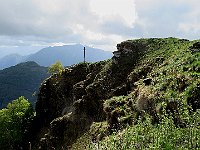 La croce si trova poco sotto la vetta  IMG 0871