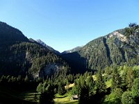 Al centro della foto la valle che andremo a percorrere  IMG 1254