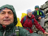 Dopo neanche un'ora la pioggia aumenta, e filtra acqua nel nostro riparo, decidiamo di scendere  IMG 1443