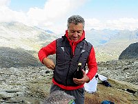 Angelo si prepara a stappare  IMG 1576