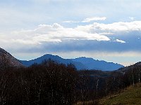 Monte Boglia e a destra le due gobbe del Generoso  IMG 2095