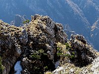 Le pareti S del Torrione strapiombano verso la Val Solda  IMG 0337