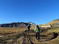La strada scende proprio dall' Alpe Colmine, noi deviamo a sinistra  IMG 2658