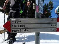 La palina a 1650mt che indica il Passo Stretto ed il Regagno  IMG 2728