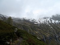 Fortunatamente è l'ultima slavina, a Q1780 troviamo il bivio per la Osola, il sentiero vecchio e più diretto  IMG 3047