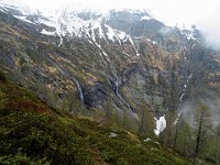 Nella testata della valle ci sono cascate ovunque  IMG 3049