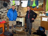 L'interno del rifugio, dove abbiamo acceso la stufa  IMG 3061