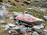 Le indicazioni che proseguono per la cima del Monte Zucchero  IMG 3071