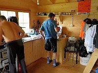 In cucina fervono i preparativi, cuoco e aiuto cuoco all'opera  IMG 3094