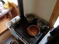 Sulla stufa si scalda lo spezzatino di cervo  IMG 3096