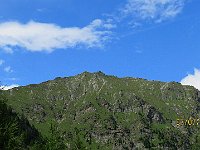 Scendendo verso l'Alp de Bec riconosciamo la nostra meta  IMG 3267