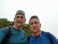 Arrivati in vetta non si vede nulla, anzi il nulla totale, scendiamo per un selfie  20190811 120859