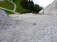 Dall'ultima stazione, scendiamo verso una grossa stazione intermedia Q1900  20190814 100739