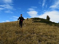 Poi scendiamo lungo il costone SE verso il Passo della Bassa  IMG 3580