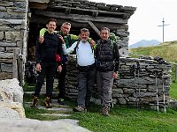 Foto ricordo alla Capanna Alpe di Canaa 1843mt  IMG 3595