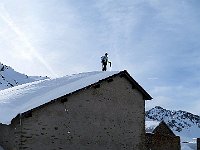 Paolo non resiste ad un tetto con la neve  IMG 4115