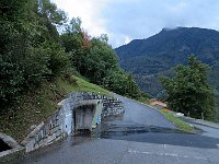 Parcheggio poco sotto il paese di Melirolo, il percorso inizia sul tratto asfaltato a sinistra  IMG 4902
