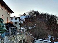 Prendiamo il sentiero diretto che sale alle prime case di Malè  20210221 075323