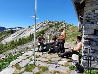 Troppo bella la giornata, anche se calda, si pranza sul tavolo esterno  20210613 121828