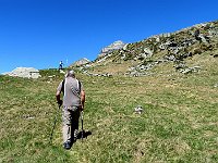 Poi lasciati gli zaini in custodia a Francesco decidiamo di salire verso l'Uomo Tondo  IMG 5948