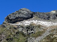 La bella mole del Rosso di Ribia si vede bene l'intaglio del canale attrezzato con fune per salire in cresta  IMG 5982