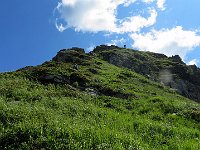 Sempre sulla dorsale, ci sono passaggi di I dove ci si aiuta con le mani, ma mai esposti  IMG 6102