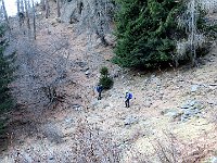 Ad un bivio Q1390, prendiamo a sinistra su sentiero poco frequentato  IMG 6905