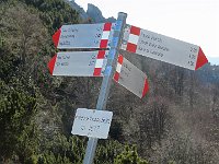 Passo Piancabella 1677mt, noi scendiamo verso Alpe Noresso  IMG 7051