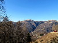 Con la sua bella vista sul costone del Monte Bar  IMG 7096