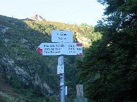 Primo bivio, a sinistra per la Forcola, noi proseguiamo diritti  IMG 7780