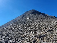 Questa è la cresta di salita, 330mt di dislivello per meno di 700mt lineari, una bella pendenza!  20220823 110830