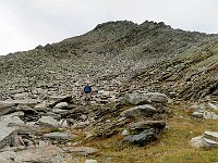 Avevamo un pò di apprensione per la discesa, ma è stata ben più facile del previsto e abbiamo anche trovato degli ometti al centro della pietraia  esc432