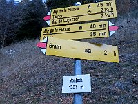 Montada 1307mt, qui lo scorso anno abbiamo pranzato. Ora saliamo all'Alpe Piazza dal sentiero verso sinistra  IMG 0559