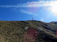 Un camoscio ci spia dalla cima  IMG 1925