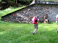 In breve si raggiunge un acquedotto con una bella fontana all'esterno  IMG 2463