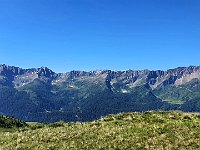 Sul lato opposto della Leventina con le vette di confine con la Verzasca  20230625 100839