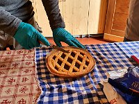 Il taglio della torta di compleanno (Paolo)  20230629 125034