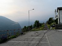 Molti parcheggi poco dopo la chiesa  IMG 2635