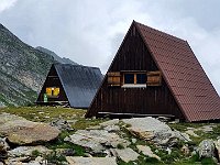 Il Bivacco Pian Grand 2398mt co i due edifici  20230723 134124