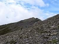 Attorno Q2750 iniziamo un lungo traverso, puntando alla bocchetta tra il Bärenhorn ed il Tällihorn (cima N)  IMG 3094