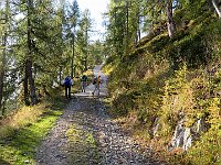 Per un breve tratto si sale su sterrata-cementata  IMG 3455