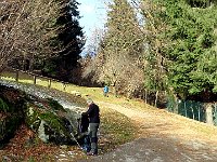 Dove arriva il sentiero che abbiamo percorso (vedi la freccia vicino a Gimmy)  IMG 4050