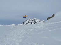 La palina con il bivio, per il Nido d'Aquila e la Punta di Larescia si prende a destra  20240121 113647