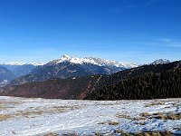 E verso la Riviera, con al centro il Pizzo di Claro  IMG 4443